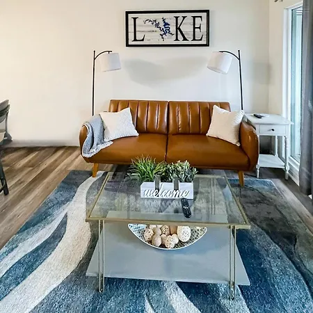 The Luxe Lakefront